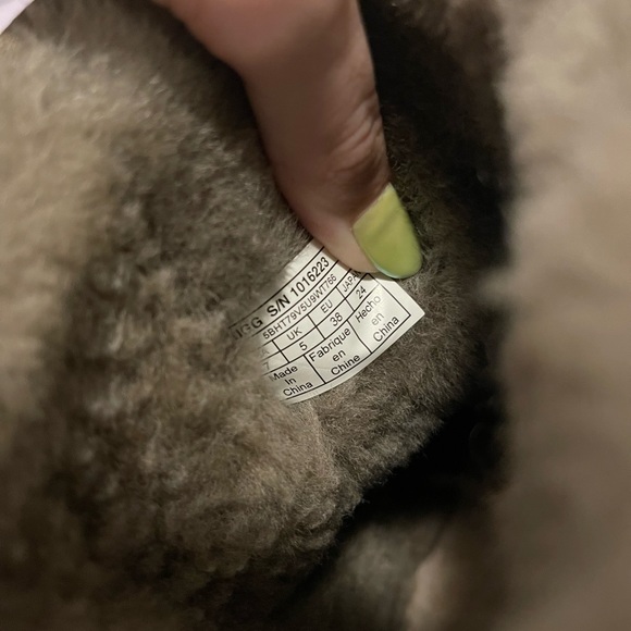 UGG Grey Classic Short Boot - Picture 7 of 7